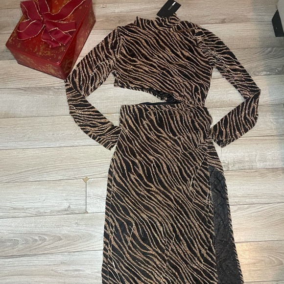 BEAUTIFUL HOLIDAY MAXI DRESS - BLACK GOLD - Picture 6 of 7